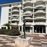 Climatise 3 Mn Du Samedi Au Samedi Antibes Juan Les Pins Lägenhet